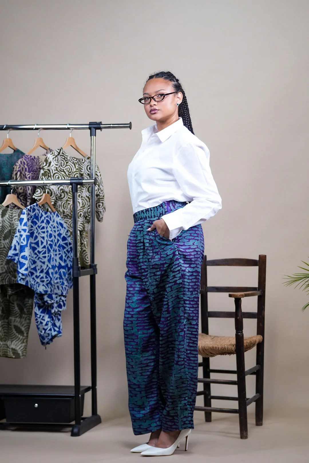 Pantalon HAYAH bleu, vue de profil